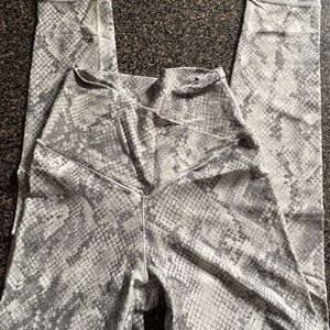 AERIE Offline high waisted cross over leggings